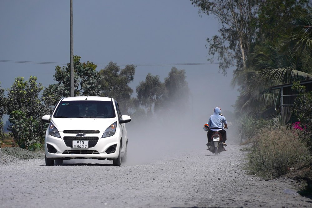 Ghi nhận của phóng viên Báo Lao Động tại đường tỉnh 916, phần nền đường cơ bản đã được đơn vị thi công làm xong.