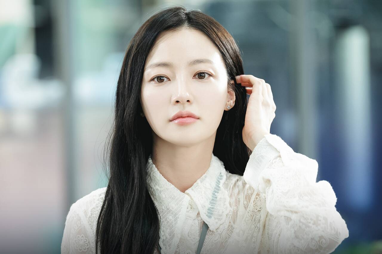 Song Ha Yoon gần đây được yêu thích với vai phản diện trong phim “Cô đi mà lấy chồng tôi“. Ảnh: Naver