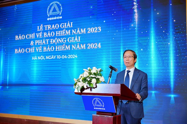 Ông Bùi Gia Anh, Tổng Thư ký Hiệp hội Bảo hiểm Việt Nam phát biểu tại buổi lễ. Ảnh BTC.