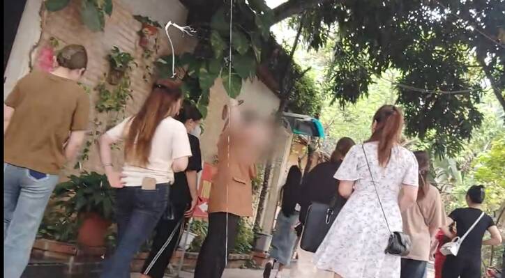 Hoạt động môi giới cô dâu diễn ra rầm rộ tại "Thủ phủ cô dâu" đất Cảng Hải Phòng. Ảnh: Nhóm PV