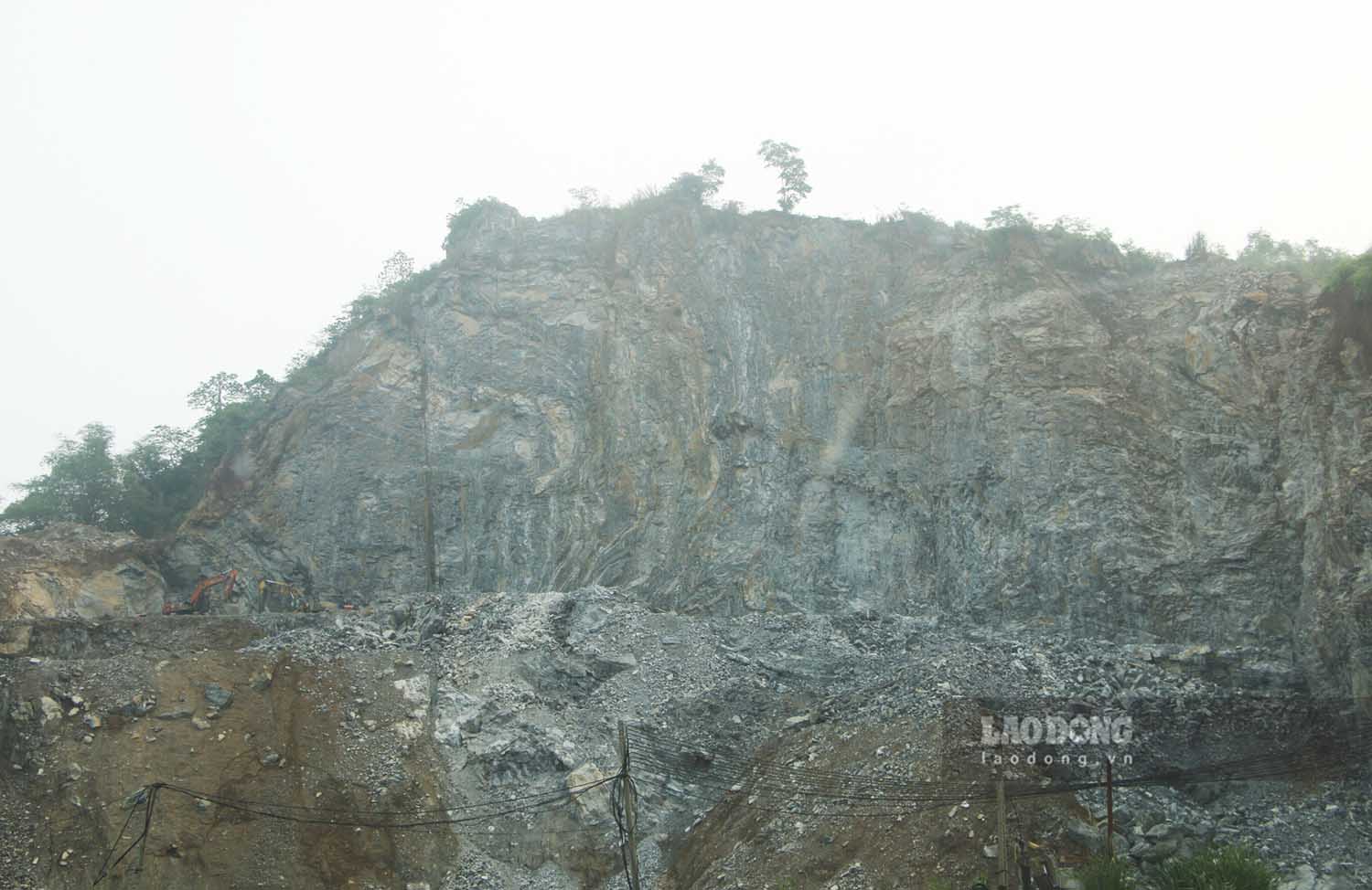 Hoạt động nổ mìn khai thác đá tại mỏ đá núi Quậy đã trở thành nỗi ám ảnh với người dân.