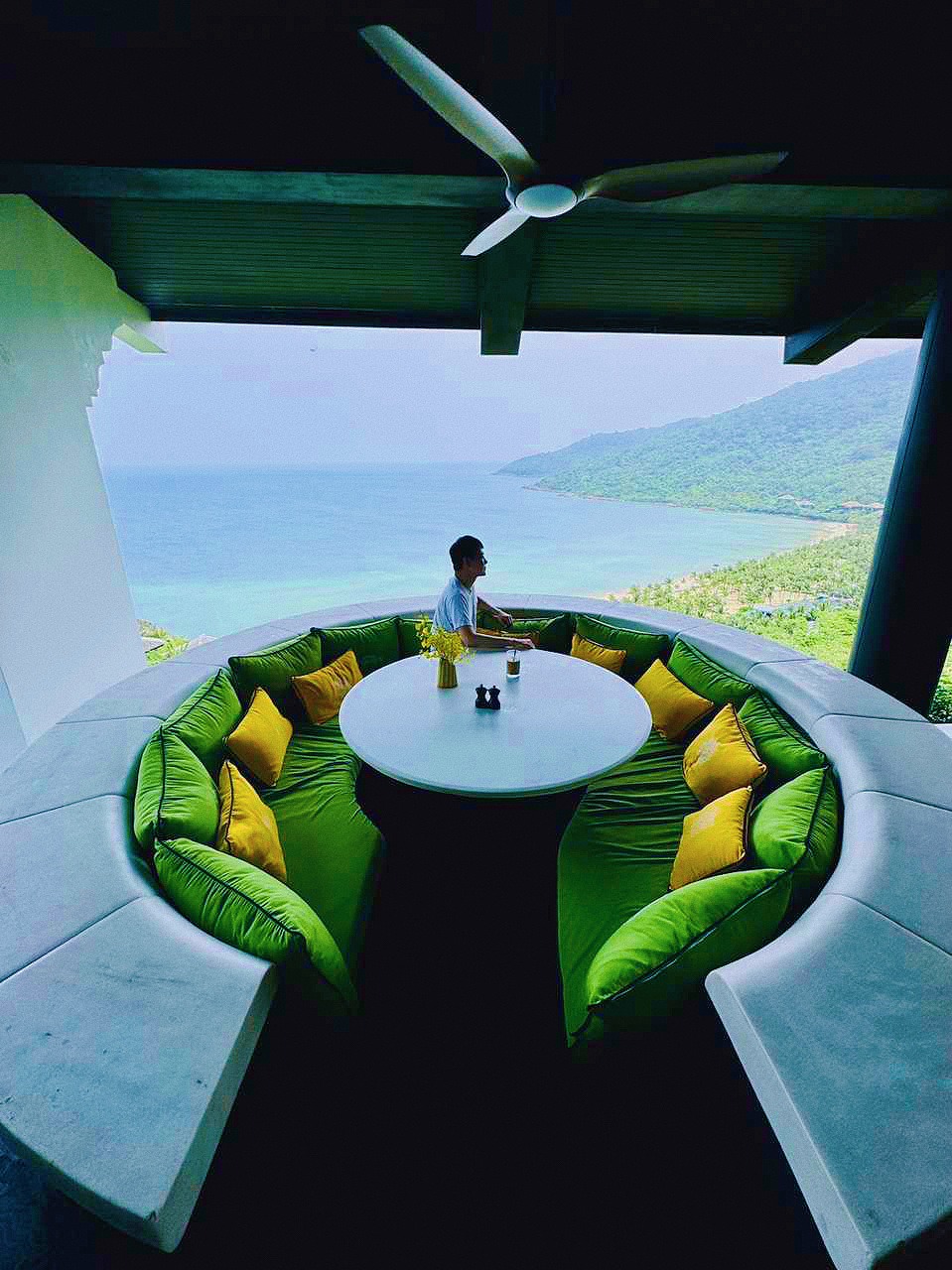 Lâm Chí Dĩnh check in khu nghỉ dưỡng sang chảnh ở Sơn Trà, Đà Nẵng. Ảnh: Weibo