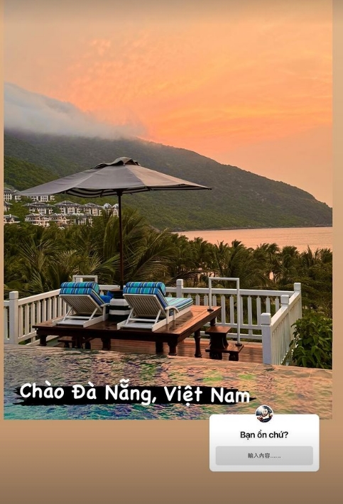 Lâm Chí Dĩnh và Trần Nhược Nghi đăng tải hình biển và bữa ăn có phở, cà phê trong chuyến du lịch Đà Nẵng. Ảnh: Instargram