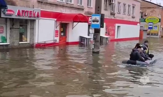 Lũ lụt ở Orsk, Orenburg, Nga, ngày 7.4.2024. Ảnh: Bộ Tình trạng khẩn cấp Nga
