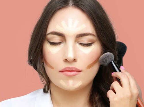 Kỹ thuật Contouring là một trong những bí quyết trang điểm nhằm giúp các chị em có một khuôn mặt đẹp, bền màu. Ảnh: Pixabay