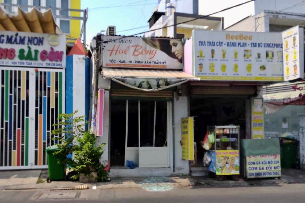 Tiệm tóc trên đường số 42, phường Bình Trưng Đông, TP Thủ Đức, nơi xảy ra vụ nổ bình ga. Ảnh: Lương Vũ