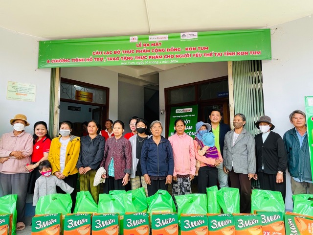 Chương trình hỗ trợ người dân nghèo, yếu thế. Ảnh: MỸ DUYÊN 