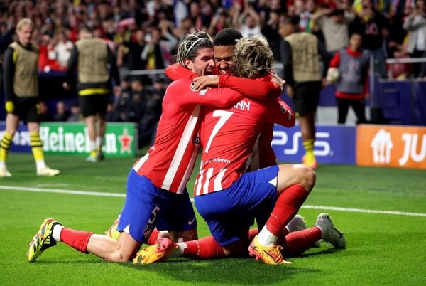 Atletico Madrid khiến Dortmund trả giá vì sai lầm