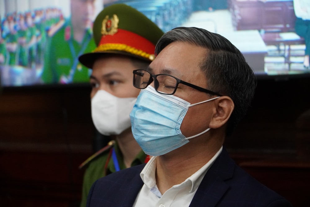 Đại diện VKS cũng ghi nhận bị cáo Nguyễn Cao Trí và gia đình tích cực nộp khắc phục hậu quả trong phiên tòa; gia đình có truyền thống cách mạng… Giảm mức đề nghị 10-11 năm tù xuống 9-10 năm tù. 
