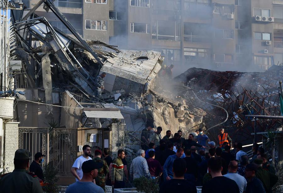 Hiện trường vụ Israel tấn công tòa nhà lãnh sự quán Iran ở Damascus, Syria, ngày 1.4.2024. Ảnh: Xinhua