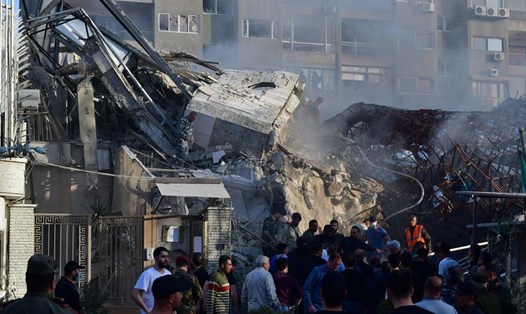 Hiện trường vụ Israel tấn công tòa nhà lãnh sự quán Iran ở Damascus, Syria, ngày 1.4.2024. Ảnh: Xinhua