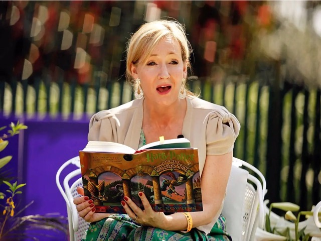 JK Rowling vượt qua nhiều khó khăn để theo đuổi đam mê viết sách. Ảnh: Instagram