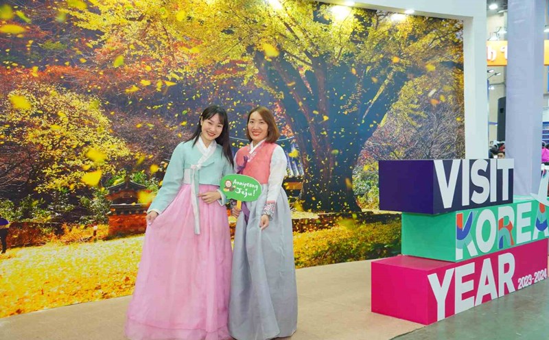 Hoạt động mặc hanbok tại Hội chợ Du lịch Quốc tế VITM 2024. Ảnh: Ban tổ chức