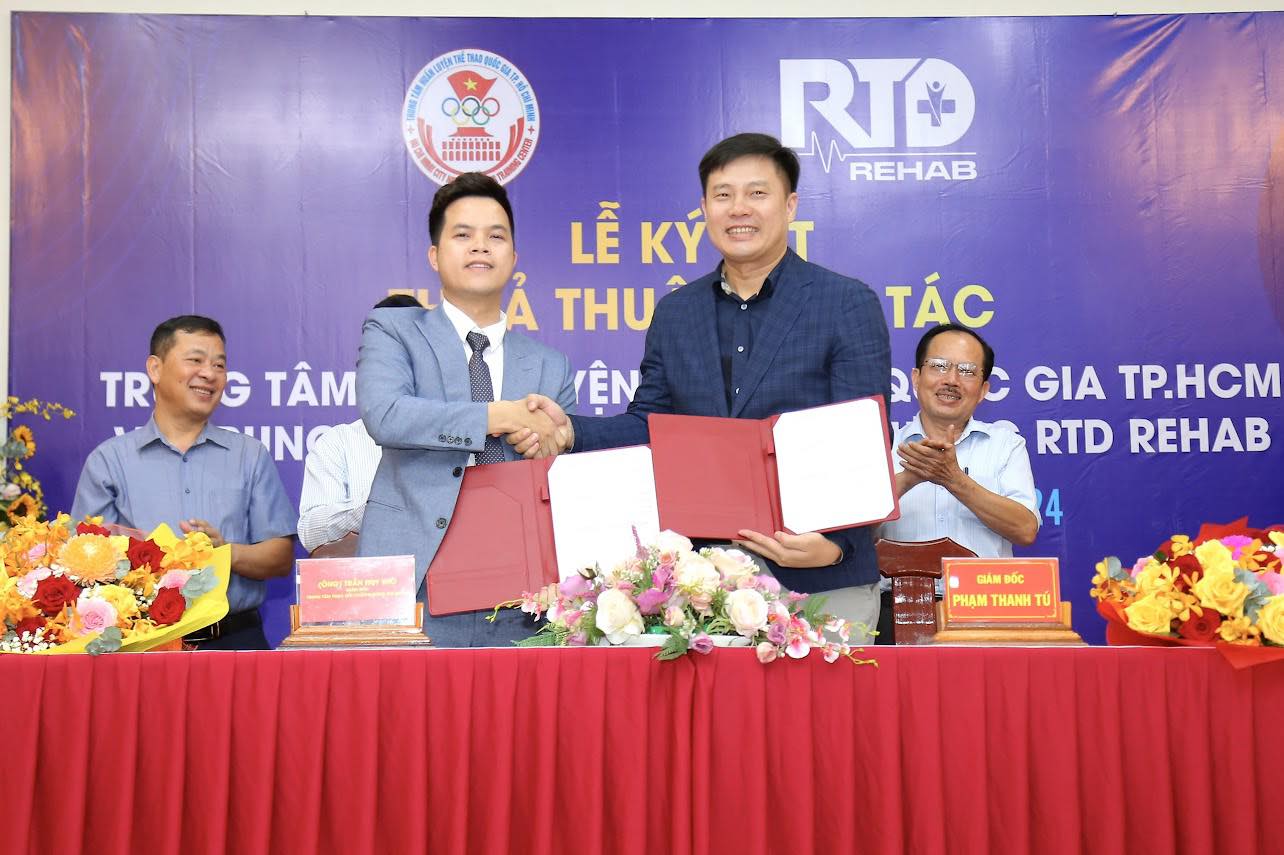 Trung tâm Huấn luyện thể thao Quốc gia TPHCM hợp tác với trung tâm phục hồi chấn thương của bác sĩ đội tuyển Việt Nam Trần Huy Thọ. Ảnh: Anh Đức