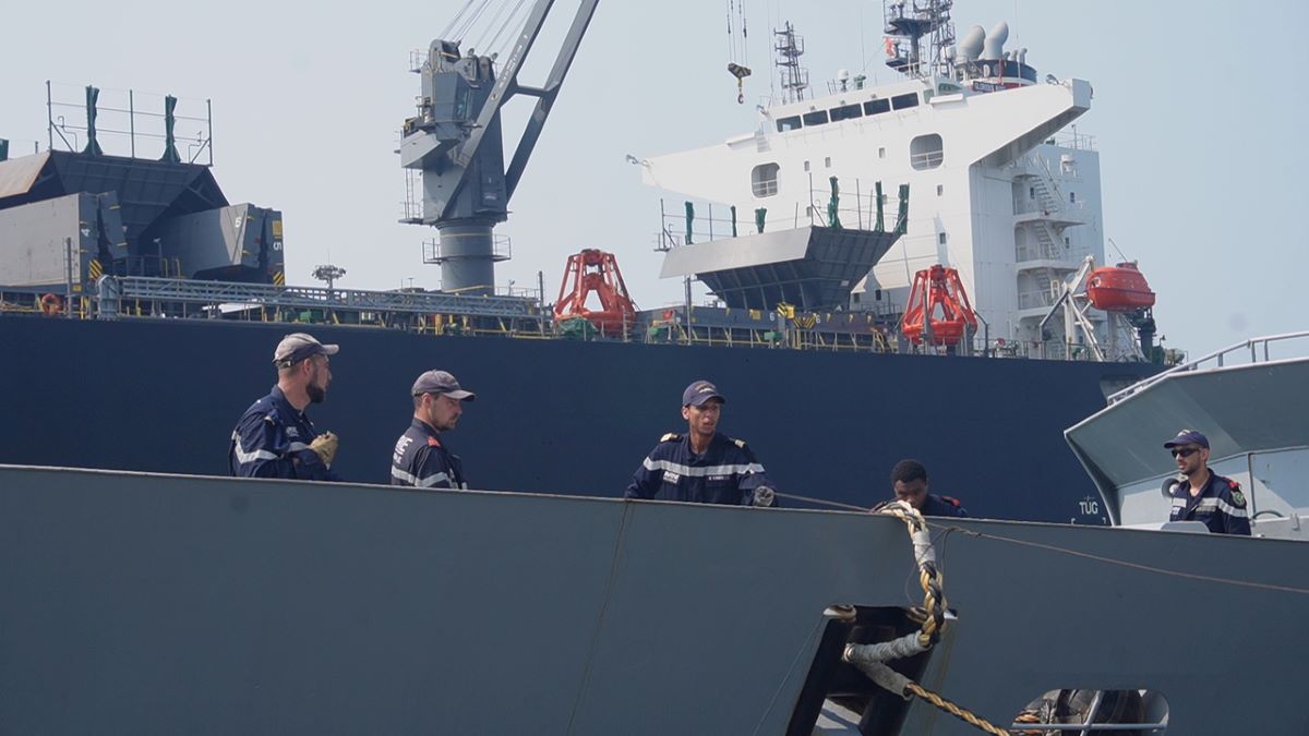 Tàu đưa 98 sĩ quan, thủy thủ thăm Đà Nẵng. Ảnh: Văn Trực