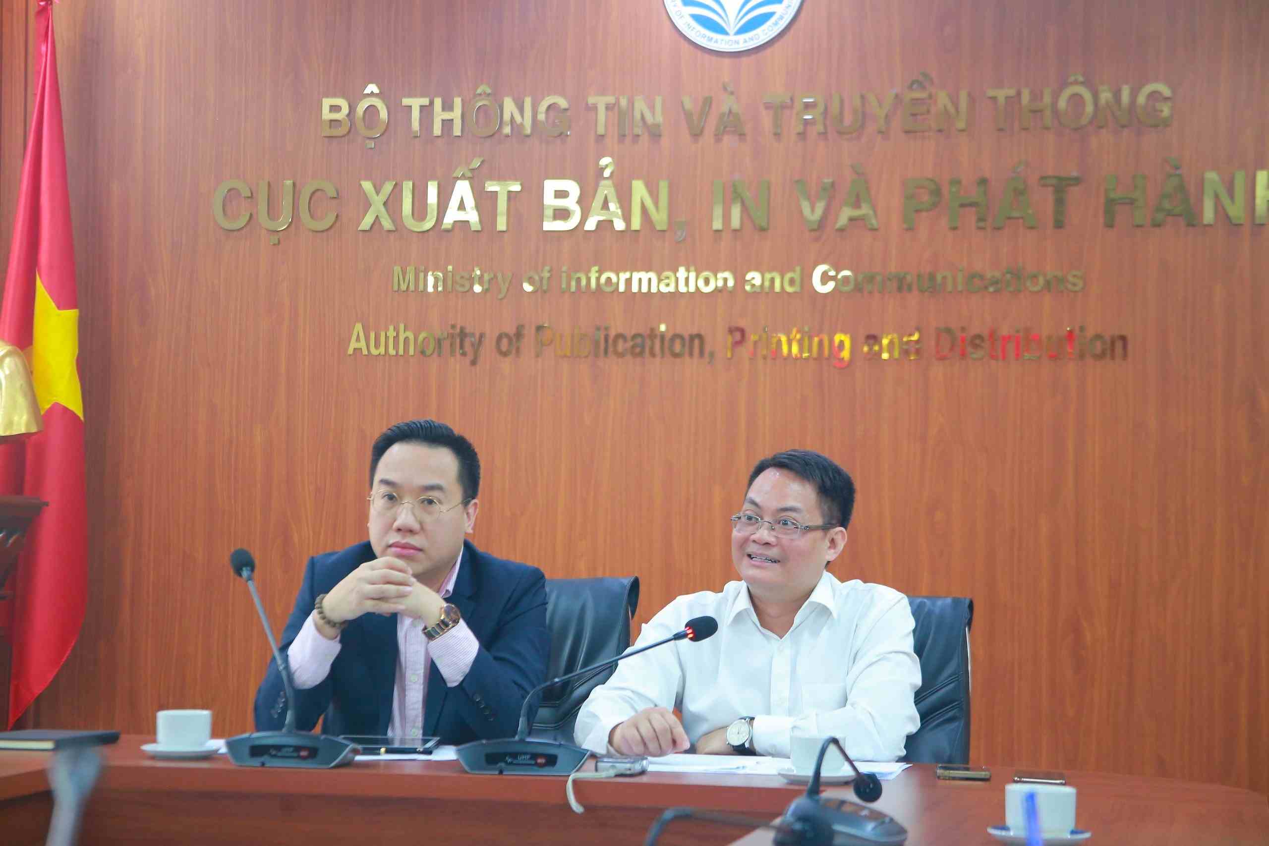 Ông Nguyễn Nguyên và ông Nguyễn Việt Hùng tại buổi thông tin báo chí. Ảnh: Thùy Trang
