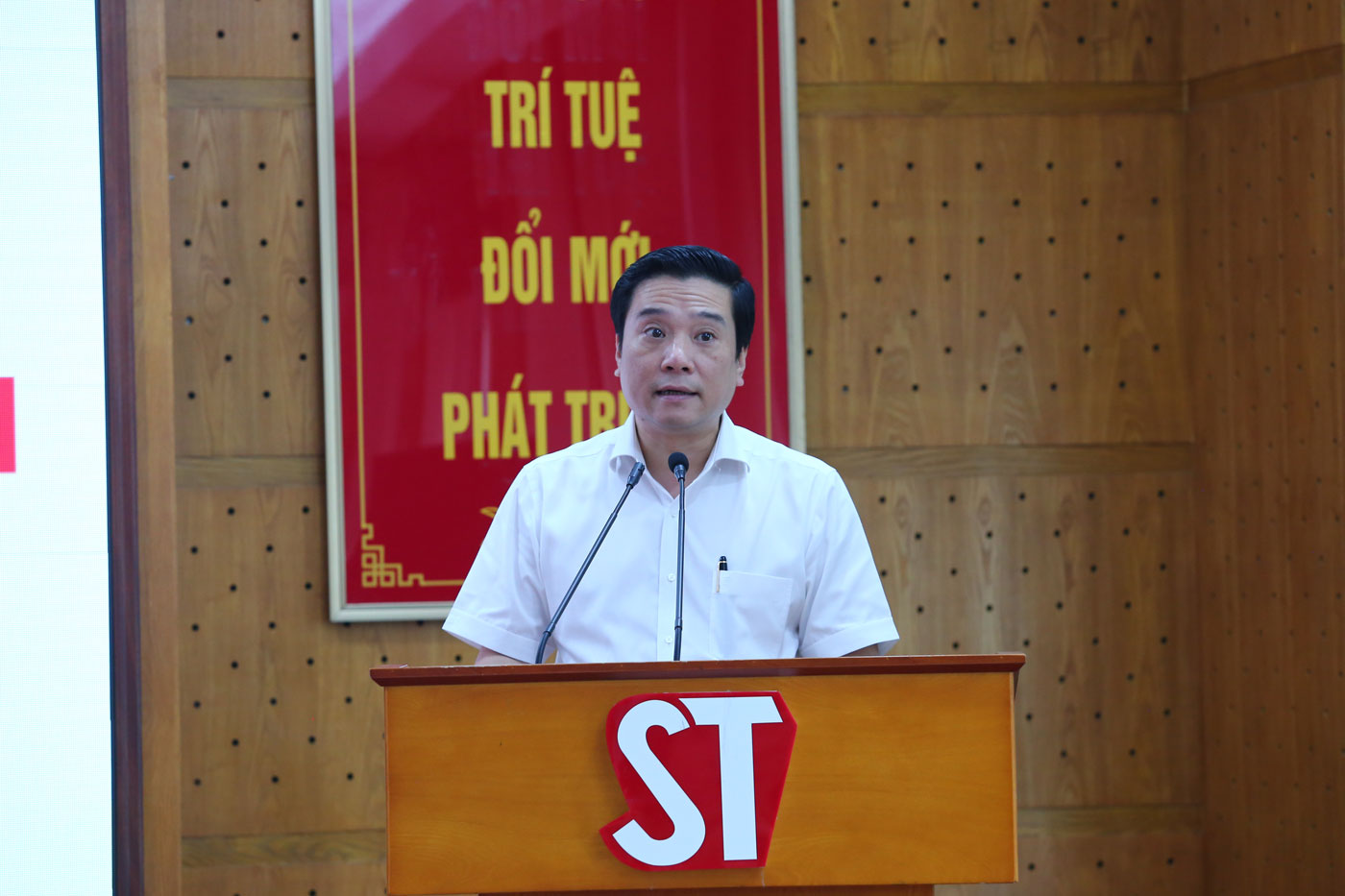 Phó Giám đốc Nhà xuất bản Chính trị quốc gia Sự thật Nguyễn Thái Bình phát biểu tại buổi tập huấn. Ảnh: Vĩnh Hoàng