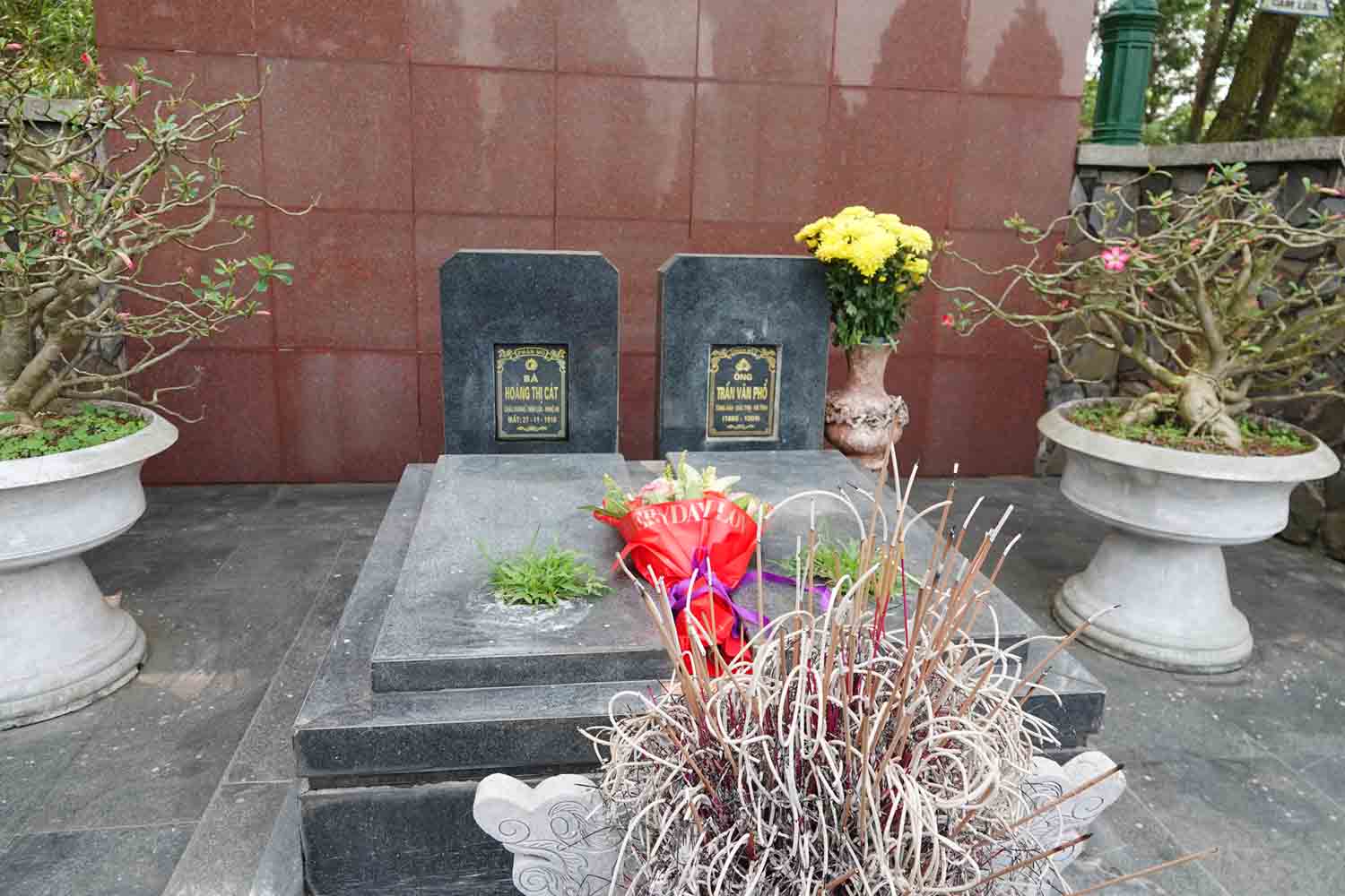 Phần mộ của cha, mẹ cố Tổng Bí thư Trần Phú. Ảnh: Trần Tuấn.