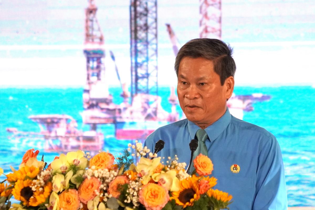 Ông Huỳnh Thanh Xuân - Phó Chủ tịch Tổng LĐLĐ Việt Nam phát biểu chỉ đạo tại Lễ phát động Tháng Công nhân 2024. Ảnh: Thành An