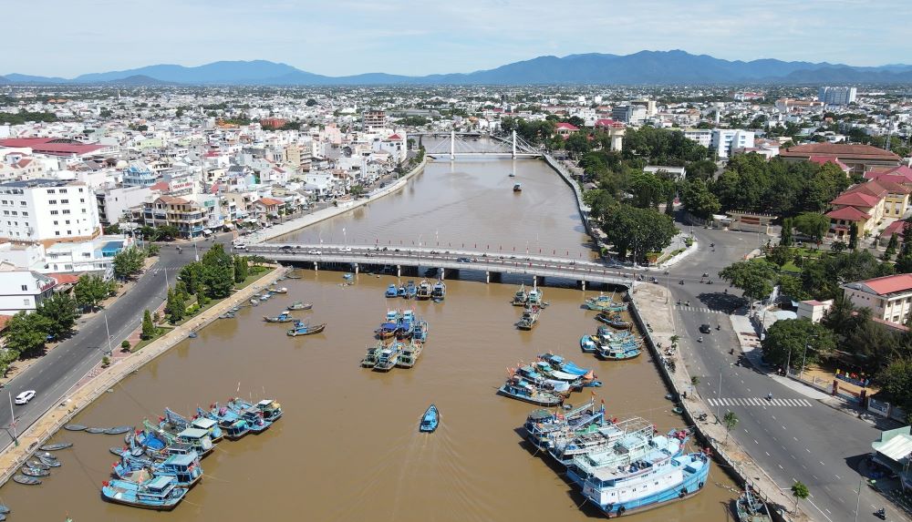 Toàn cảnh sông Cà Ty, Phan Thiết. Ảnh: Duy Tuấn