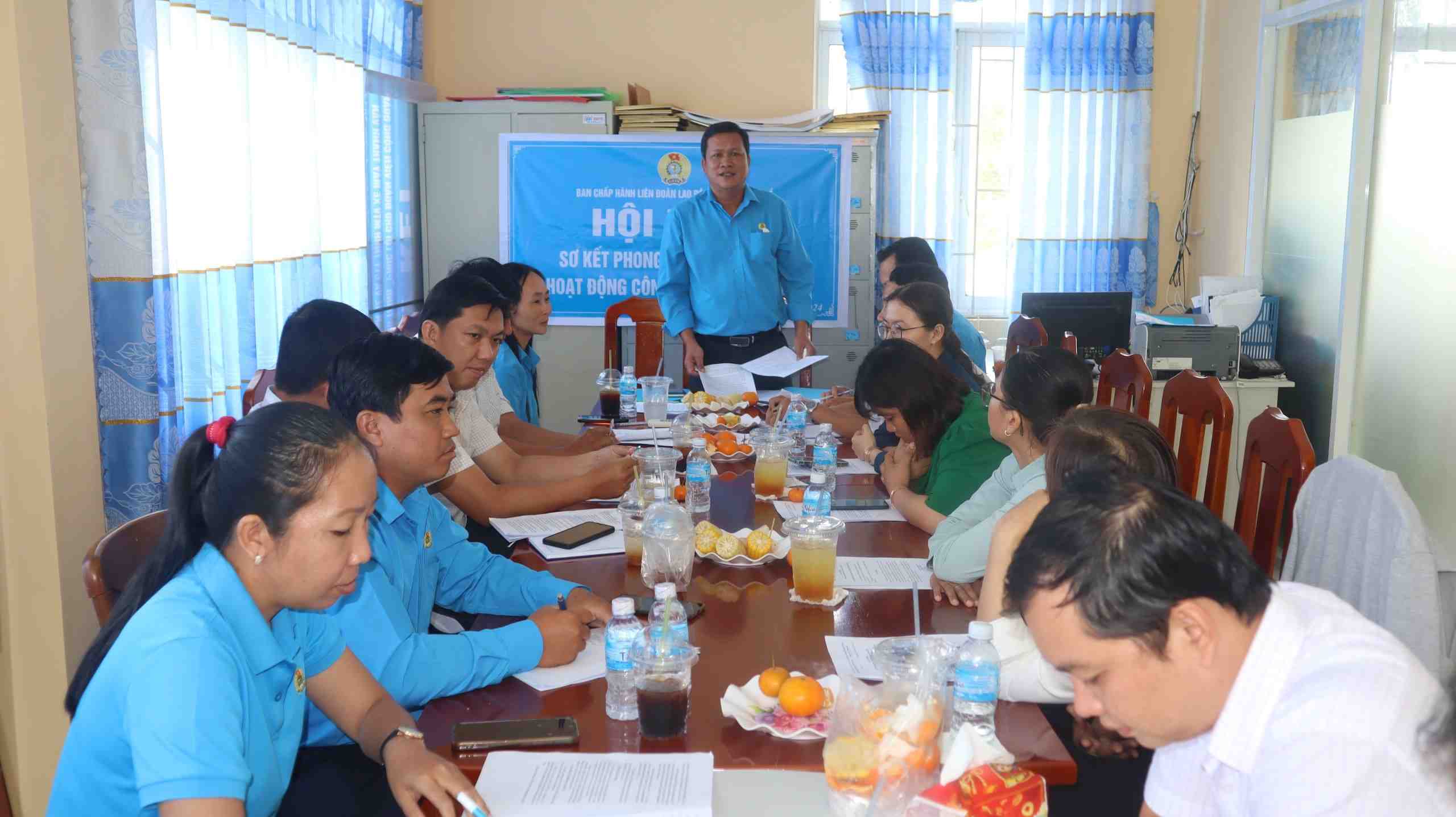 Quang cảnh hội nghị. Ảnh: LĐLĐ huyện Trần Đề (Sóc Trăng)