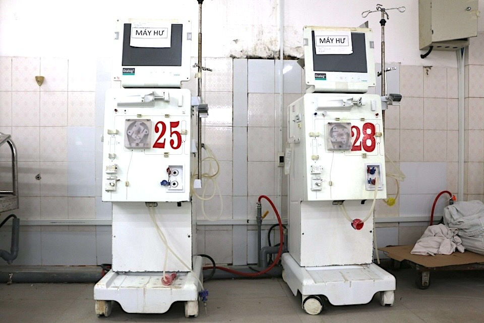Tỉnh Long An hiện chỉ có 70 máy chạy thận đang hoạt động được (trong đó, có 5 máy đang lắp đặt), còn 11 máy đã bị hư hỏng, không sử dụng được. Ảnh: An Long