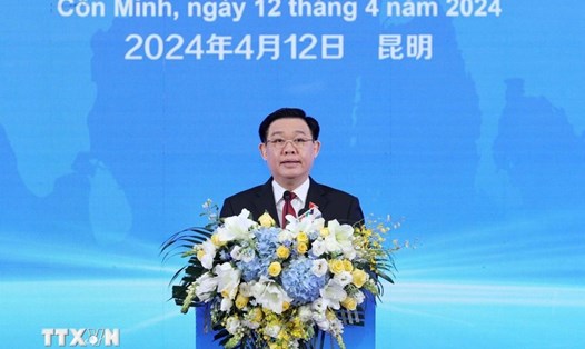 Chủ tịch Quốc hội Vương Đình Huệ phát biểu tại Diễn đàn Chính sách pháp luật thúc đẩy hợp tác đầu tư, thương mại Việt Nam - Trung Quốc. Ảnh: Nhan Sáng/TTXVN