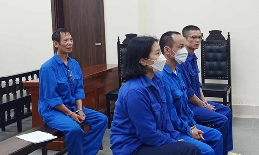 Các bị cáo trong vụ án giết người tại phiên tòa sơ thẩm. Ảnh: Quang Việt