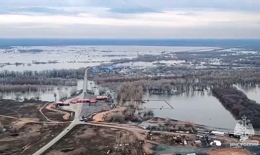 Khu vực ngập lụt ở vùng Orenburg, Nga. Ảnh: Bộ Tình trạng khẩn cấp Nga