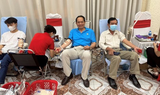 Đoàn viên Công đoàn ngành Giáo dục tỉnh Đồng Tháp tham gia hiến máu tình nguyện đợt 6. Ảnh: Phan Khuyên