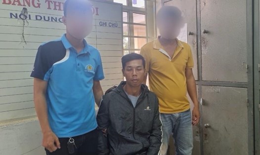 Nguyễn Duy Hoàng bị lực lượng chức năng bắt giữ sau khi cướp giật tài sản. Ảnh: Công an cung cấp