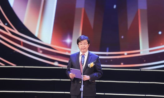 Thứ trưởng Bộ TT&TT Bùi Hoàng Phương phát biểu tại lễ trao giải Sao Khuê 2024. Ảnh: VINASA