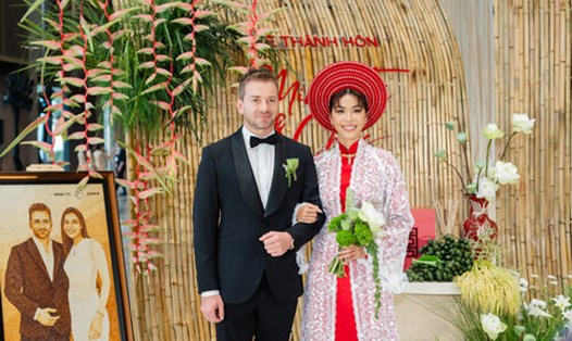 Siêu mẫu Minh Tú hạnh phúc bên ông xã ngoại quốc trong ngày cưới. Ảnh: Nhân vật cung cấp