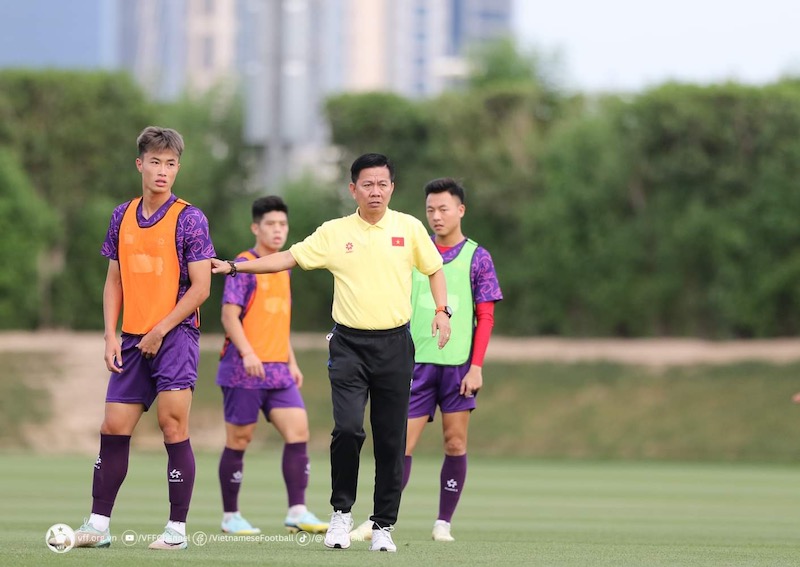 Thầy trò huấn luyện viên Hoàng Anh Tuấn đang nỗ lực tập luyện hướng đến vòng chung kết U23 châu Á 2024. Ảnh: VFF