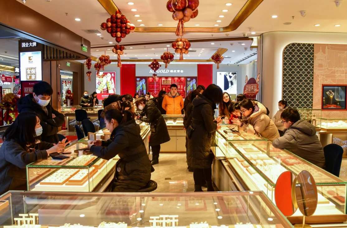 Một cửa hàng vàng ở Trung Quốc. Ảnh: Xinhua