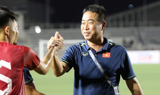 Huấn luyện viên thủ môn của U23 Việt Nam bị thanh lý hợp đồng. Ảnh: VFF