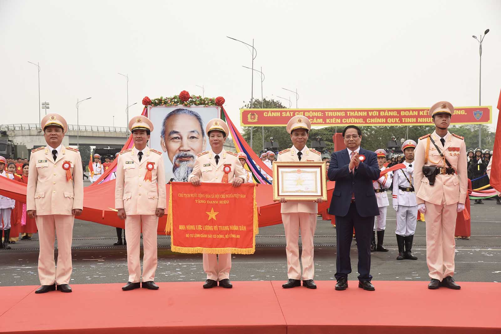 Tại buổi lễ, Thủ tướng Phạm Minh Chính đã trao tặng danh hiệu Anh hùng lực lượng vũ trang nhân dân cho Bộ Tư lệnh Cảnh sát cơ động. Đây là lần thứ 2 Bộ Tư lệnh Cảnh sát cơ động được trao tặng danh hiệu này.