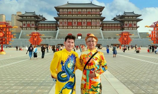 Ca sĩ Đoan Trường du lịch cùng Lê Tuấn. Ảnh: NSCC.