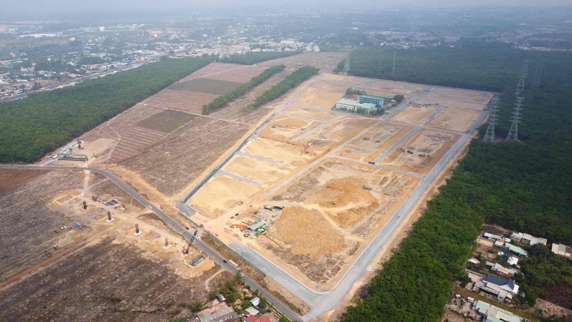 Khu tái định cư Long Đức tại huyện Long Thành phục vụ cho dự án cao tốc Biên Hòa - Vũng Tàu có vị trí nằm kế bên Quốc lộ 51. Ảnh: Hà Anh Chiến