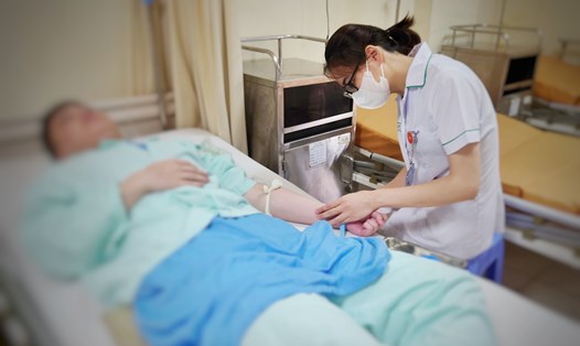 Bệnh nhân được chăm sóc hậu phẫu tại Bệnh viện Hữu nghị Việt Đức. Ảnh: BVCC