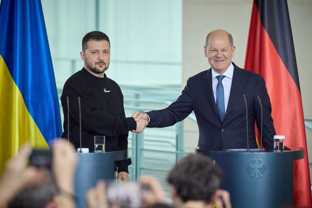 Thủ tướng Đức Olaf Scholz (phải) tiếp Tổng thống Ukraina Volodymyr Zelensky thăm Đức, tháng 5.2023. Ảnh: Văn phòng Tổng thống Ukraina