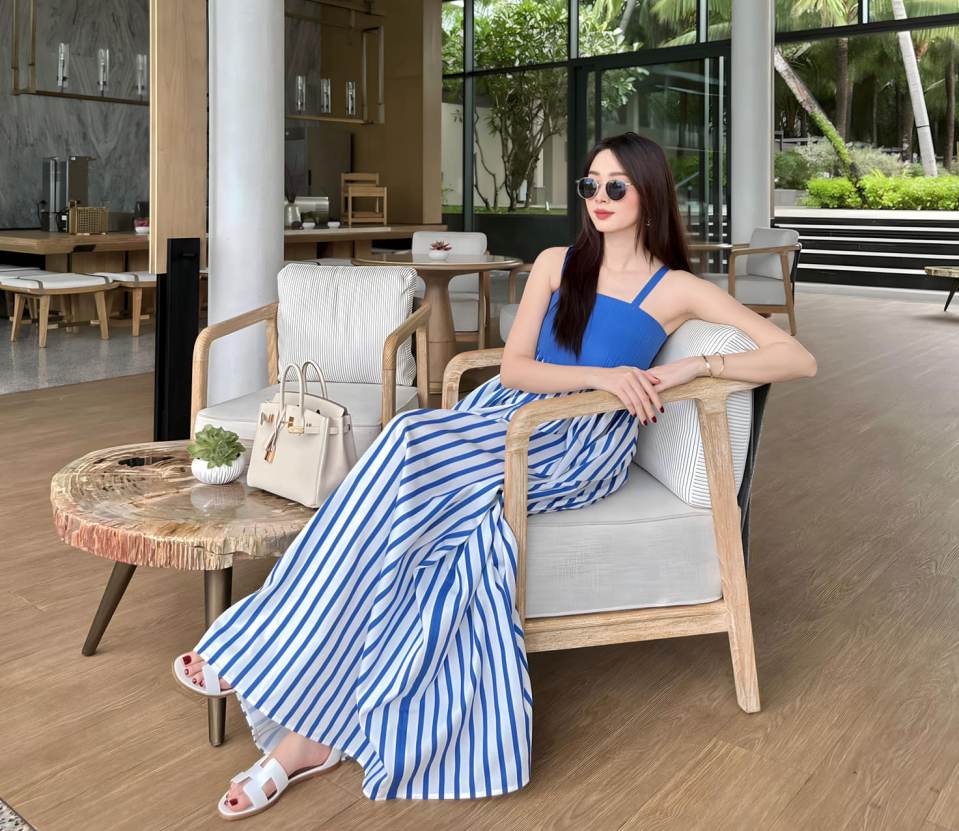 Người đẹp thường xuyên mặc váy rộng thoải mái. Ảnh: Facebook nhân vật.