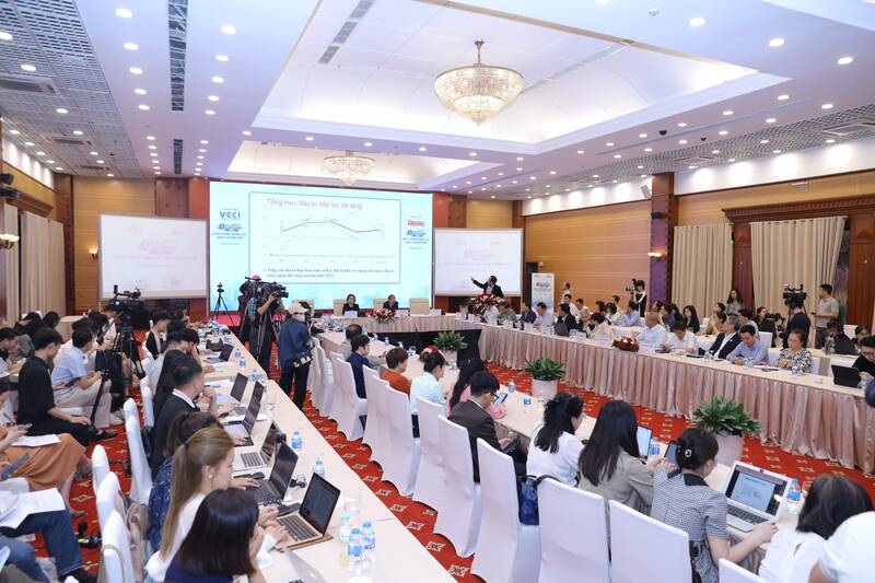 Hội trường Diễn đàn Doanh nghiệp 2024: Khơi thông động lực tăng trưởng mới. Ảnh: PVN