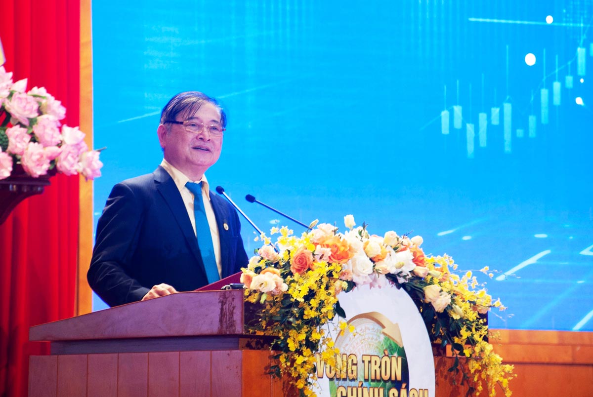 Ông Phan Xuân Dũng, Chủ tịch Liên hiệp các Hội Khoa học và Kỹ thuật Việt Nam (VUSTA) phát biểu đề dẫn tại hội nghị. Ảnh: Đoàn Hưng