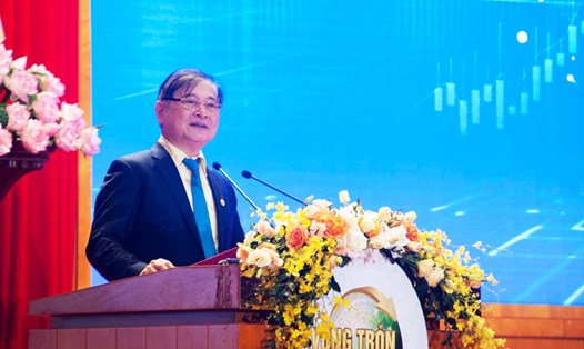 Ông Phan Xuân Dũng, Chủ tịch Liên hiệp các Hội Khoa học và Kỹ thuật Việt Nam (VUSTA) phát biểu đề dẫn tại hội nghị. Ảnh: Đoàn Hưng