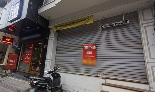 Nhiều mặt bằng kinh doanh tại TP Hà Nội đang treo biển cho thuê hàng loạt. Ảnh: Thu Giang 