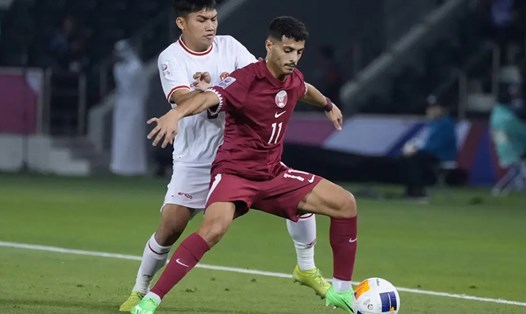 U23 Indonesia (áo trắng) thất bại trước U23 Qatar ngày ra quân giải U23 châu Á 2024. Ảnh: PSSI