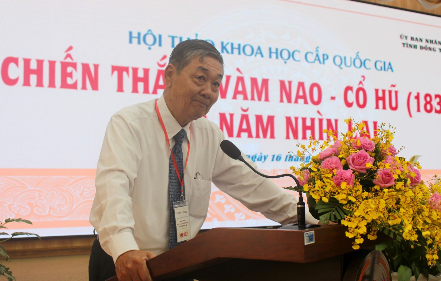 Ông Lê Minh Trung - Chủ tịch Hội khoa học Lịch sử tỉnh Đồng Tháp phát biểu tại hội thảo. Ảnh: Lâm Điền