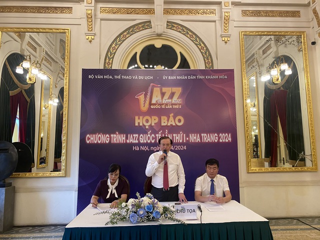Thứ trưởng Bộ VHTTDL Tạ Quang Đông chia sẻ tại buổi họp báo tổ chức ở Hà Nội. Ảnh: BTC