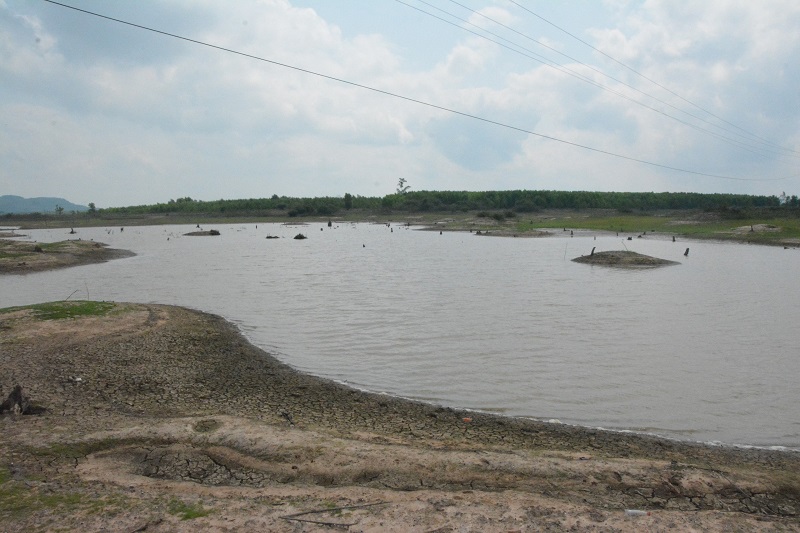 Nhiều sông, hồ ở địa bàn tỉnh Đắk Lắk đang có mực nước hạ thấp do hạn hán kéo dài. Ảnh: Bảo Trung 
